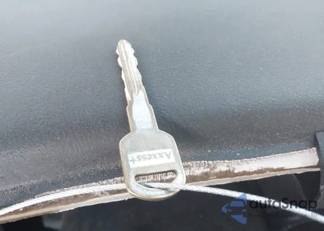 2002 Chevrolet Express z USA, uszkodzony, nr VIN 1GCGG25R221234098